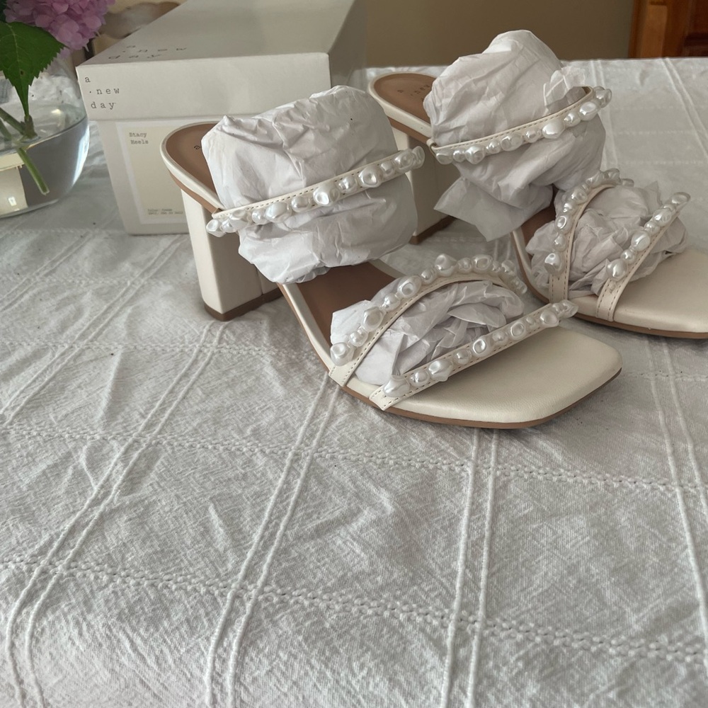 Bridal Stacy Pearl Heels Size 6.5 worn once with minimal wear.